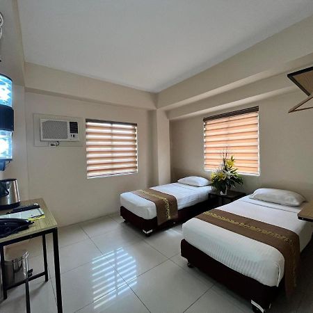 Eon Centennial Express Hotel Илоило Экстерьер фото