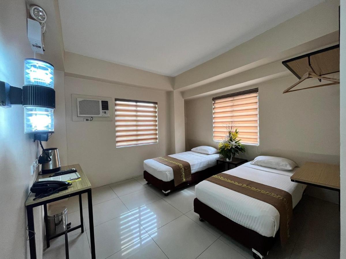 Eon Centennial Express Hotel Илоило Экстерьер фото